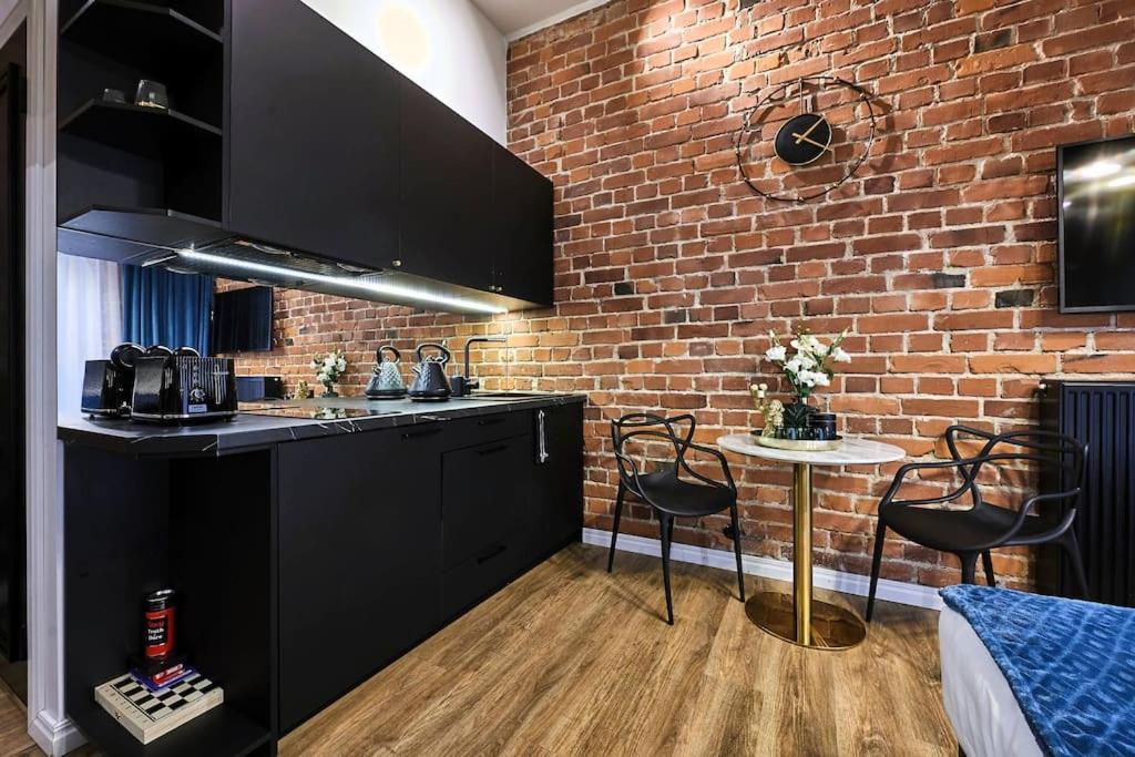 Urban-Glam City Centre Studio With A Gym And Terrace Tallinn Extérieur photo